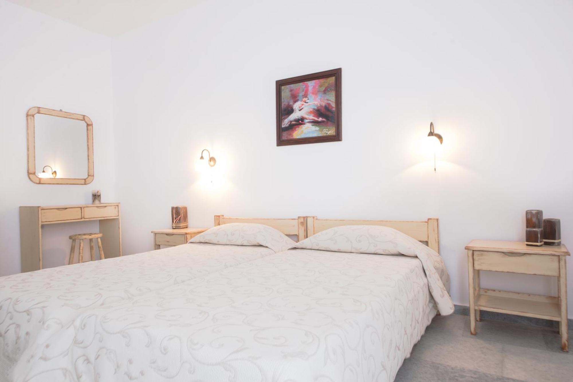 Fragias Studios & Apartments Naxos City Экстерьер фото
